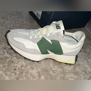 New Balance 327